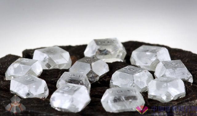 rough-lab-grown-diamonds-courtesy-ndt